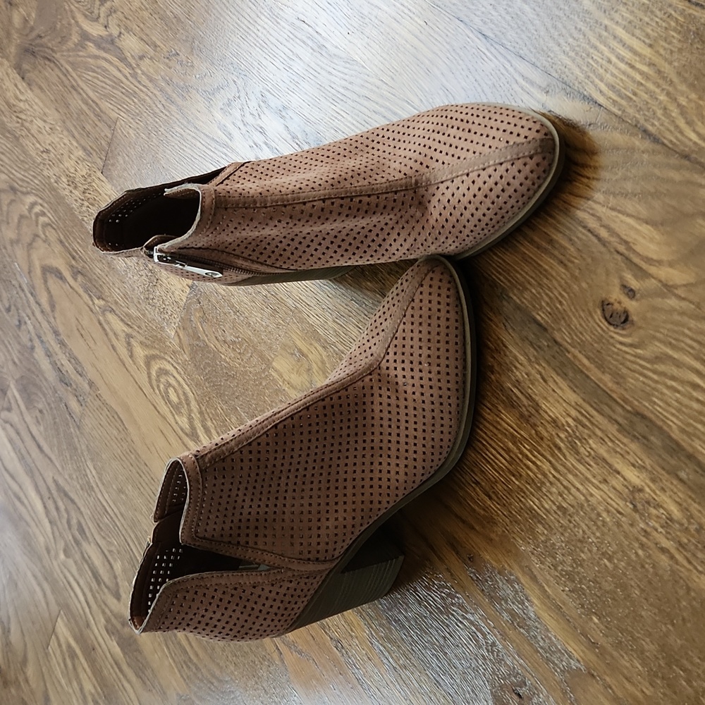 DV brown stacked heels size 8